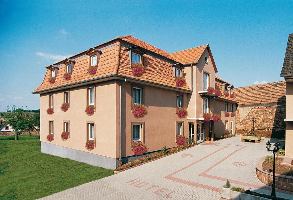 Hostellerie de l'Étoile Wasselonne Esterno foto